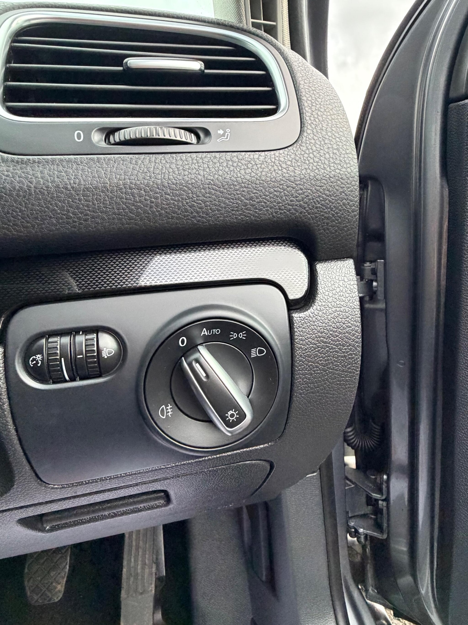 Used Volkswagen Golf 2011 for sale - 76432036: Photo 12