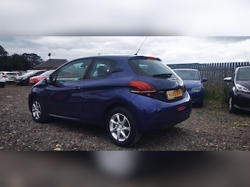 Used Peugeot 208 2015 for sale - 75140886: Photo
