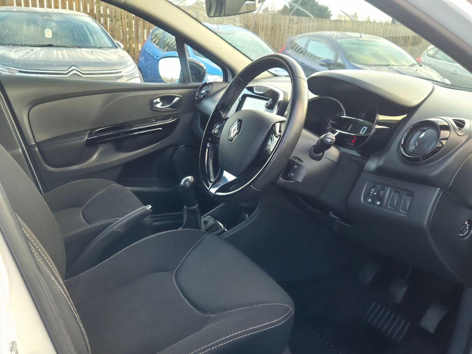 Used Renault Clio 2014 for sale - 76866240: Photo 10