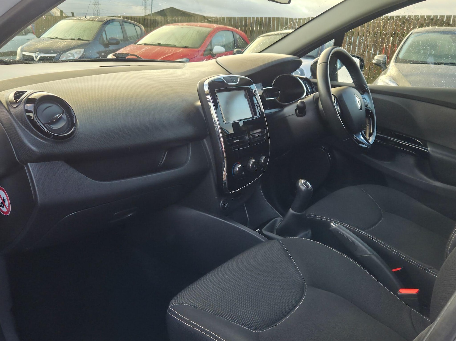 Used Renault Clio 2014 for sale - 76866240: Photo 11