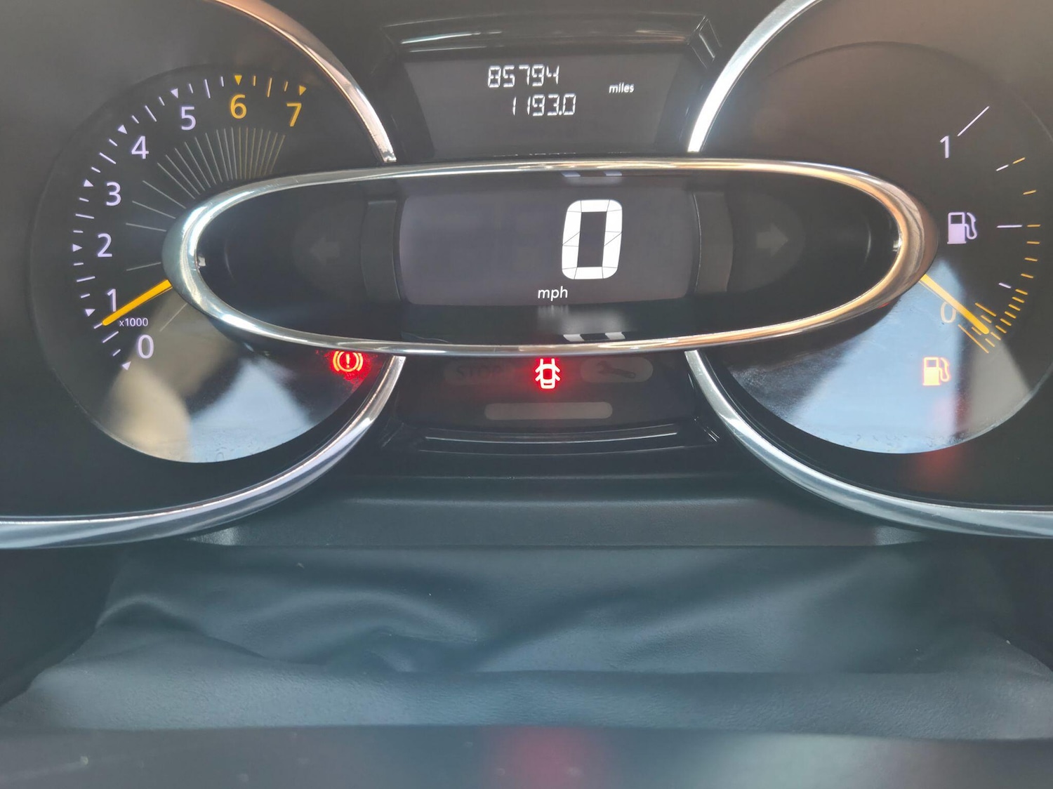 Used Renault Clio 2014 for sale - 76866240: Photo 15