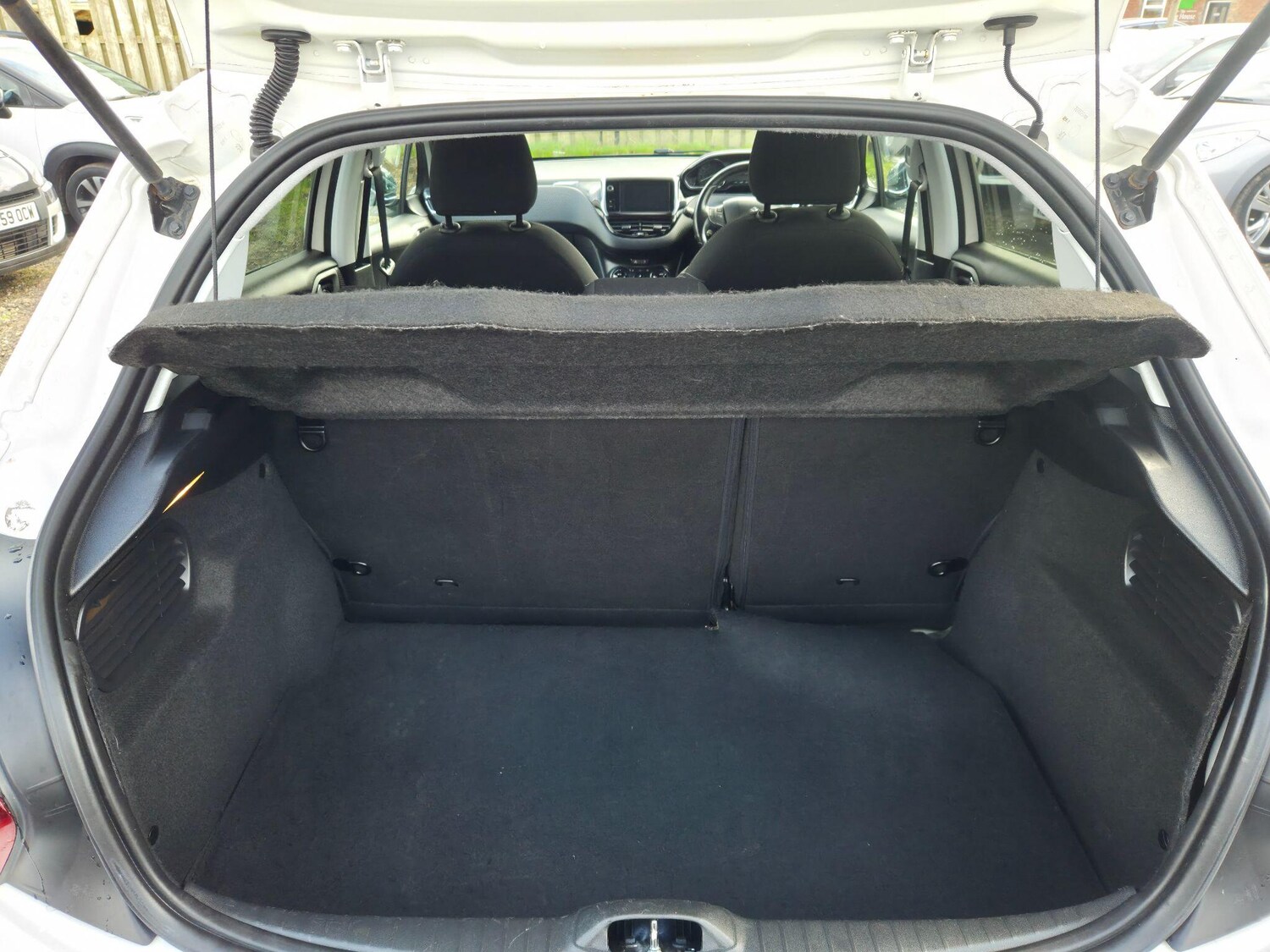 Used Peugeot 208 2015 for sale - 77882446: Photo 14