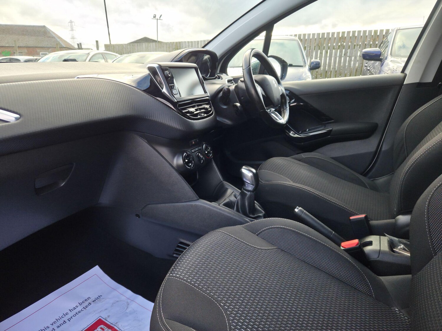 Used Peugeot 208 2015 for sale - 77882446: Photo 15