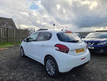 Used Peugeot 208 2015 for sale - 77882446: Photo
