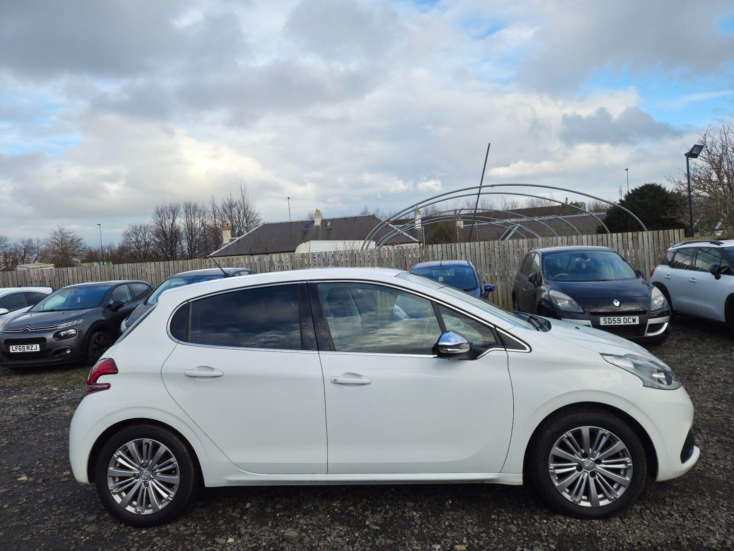 Used Peugeot 208 2015 for sale - 77882446: Photo 8