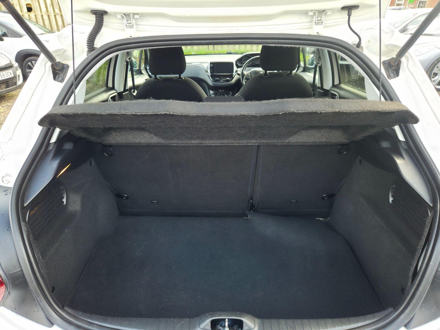 Used Peugeot 208 2015 for sale - 77496467: Photo 15