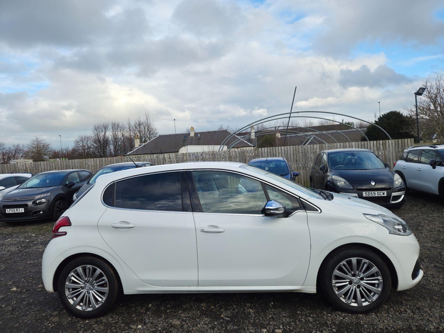 Used Peugeot 208 2015 for sale - 77496467: Photo 8