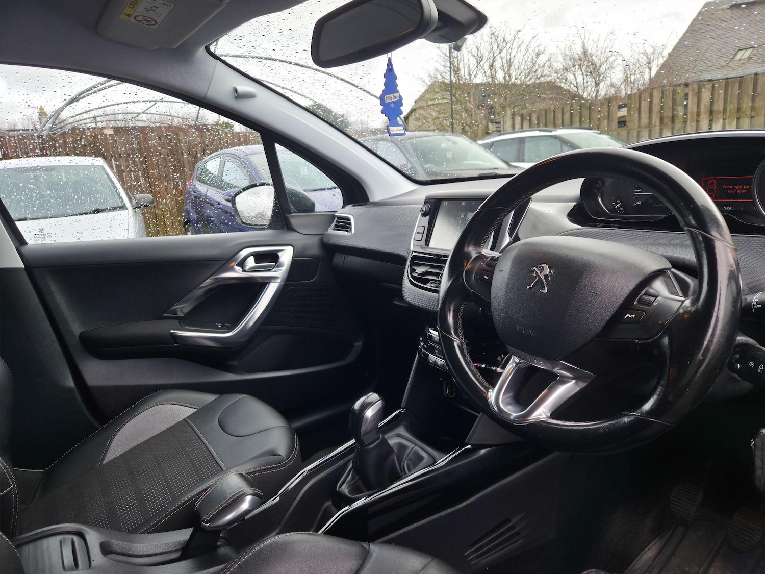 Used Peugeot 2008 2016 for sale - 77538312: Photo 10