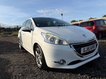 Used Peugeot 208 2015 for sale - 79589696: Photo