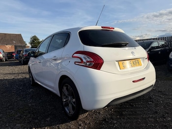 Used Peugeot 208 2015 for sale - 79589696: Photo