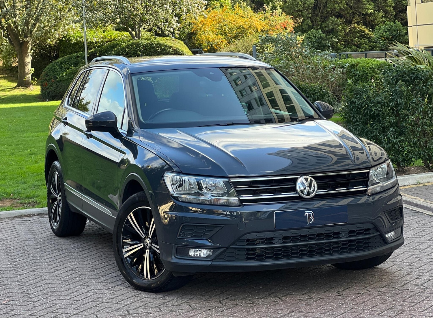 Used Volkswagen Tiguan 2018 for sale - 76456971: Photo 1