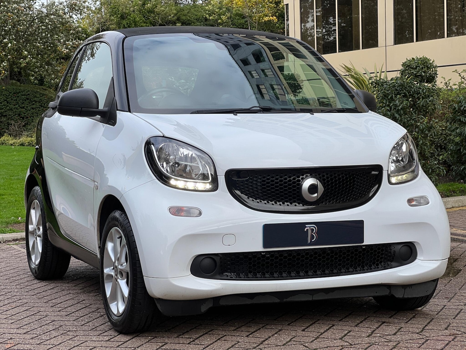 Used smart fortwo 2018 for sale - 76370328: Photo 1