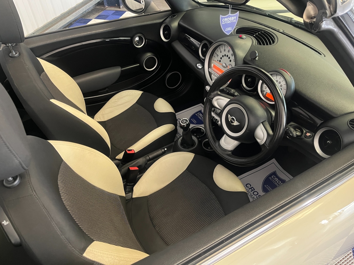 Used MINI Convertible 2010 for sale - 77651732: Photo 23