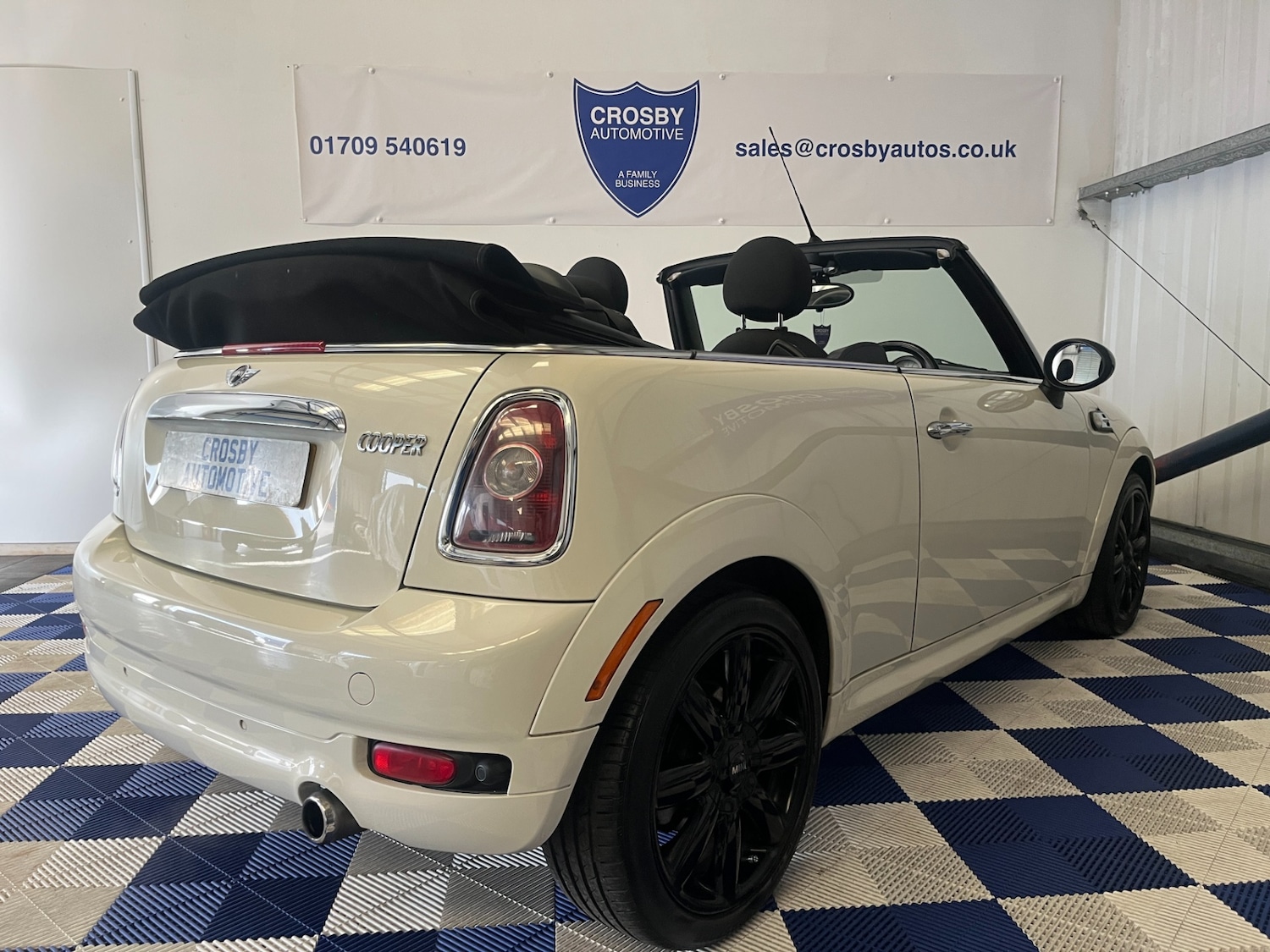 Used MINI Convertible 2010 for sale - 77651732: Photo 27