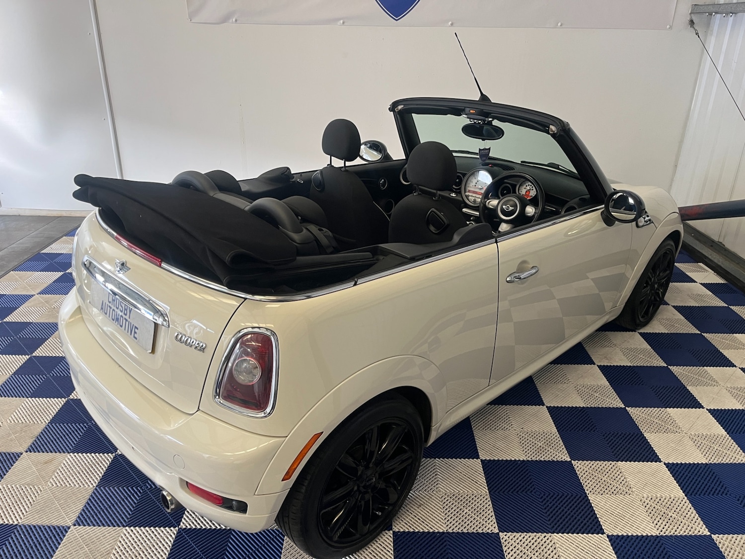 Used MINI Convertible 2010 for sale - 77651732: Photo 29