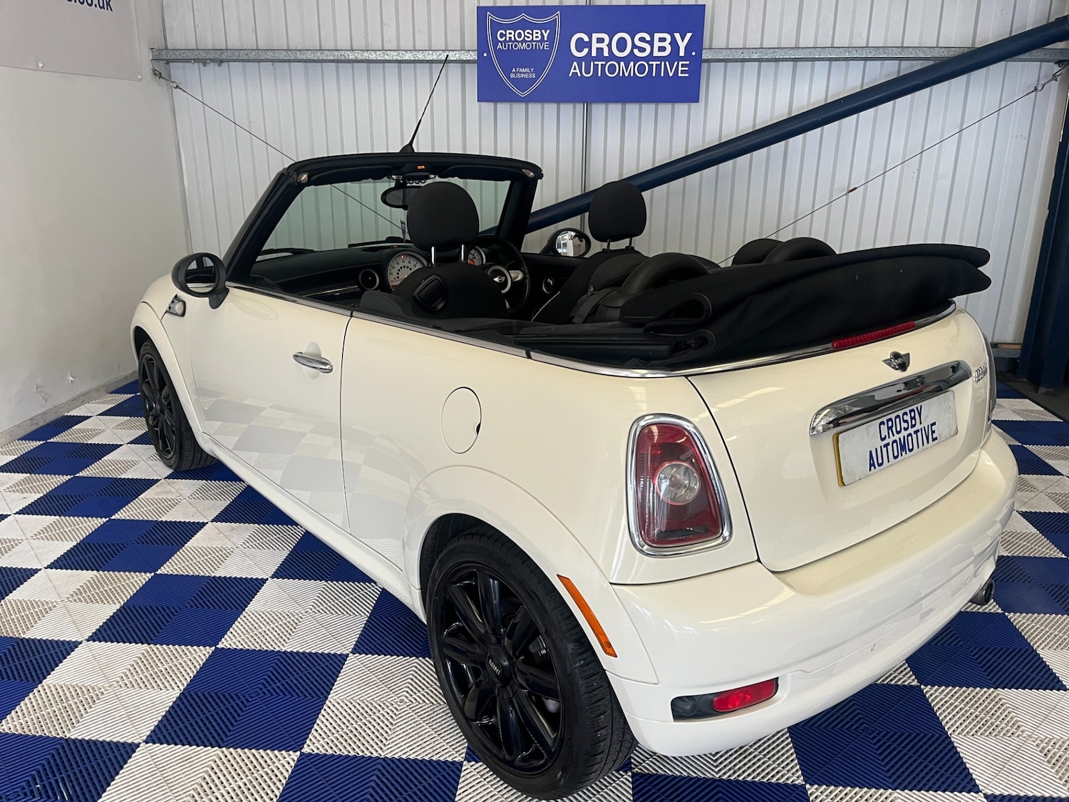 Used MINI Convertible 2010 for sale - 77651732: Photo 32