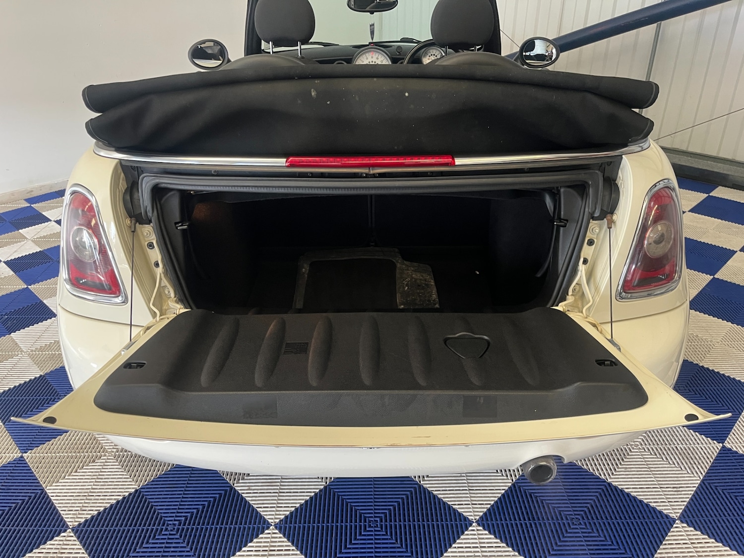 Used MINI Convertible 2010 for sale - 77651732: Photo 34