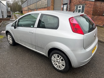 Used Fiat Grande Punto 2010 for sale - 77677495: Photo