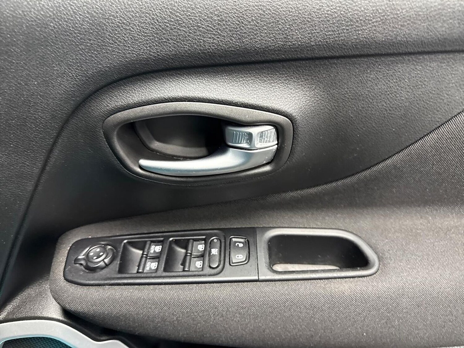 Used Jeep Renegade 2019 for sale - 76464701: Photo 21