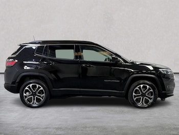 Used Jeep Compass 2024 for sale - 76070175: Photo