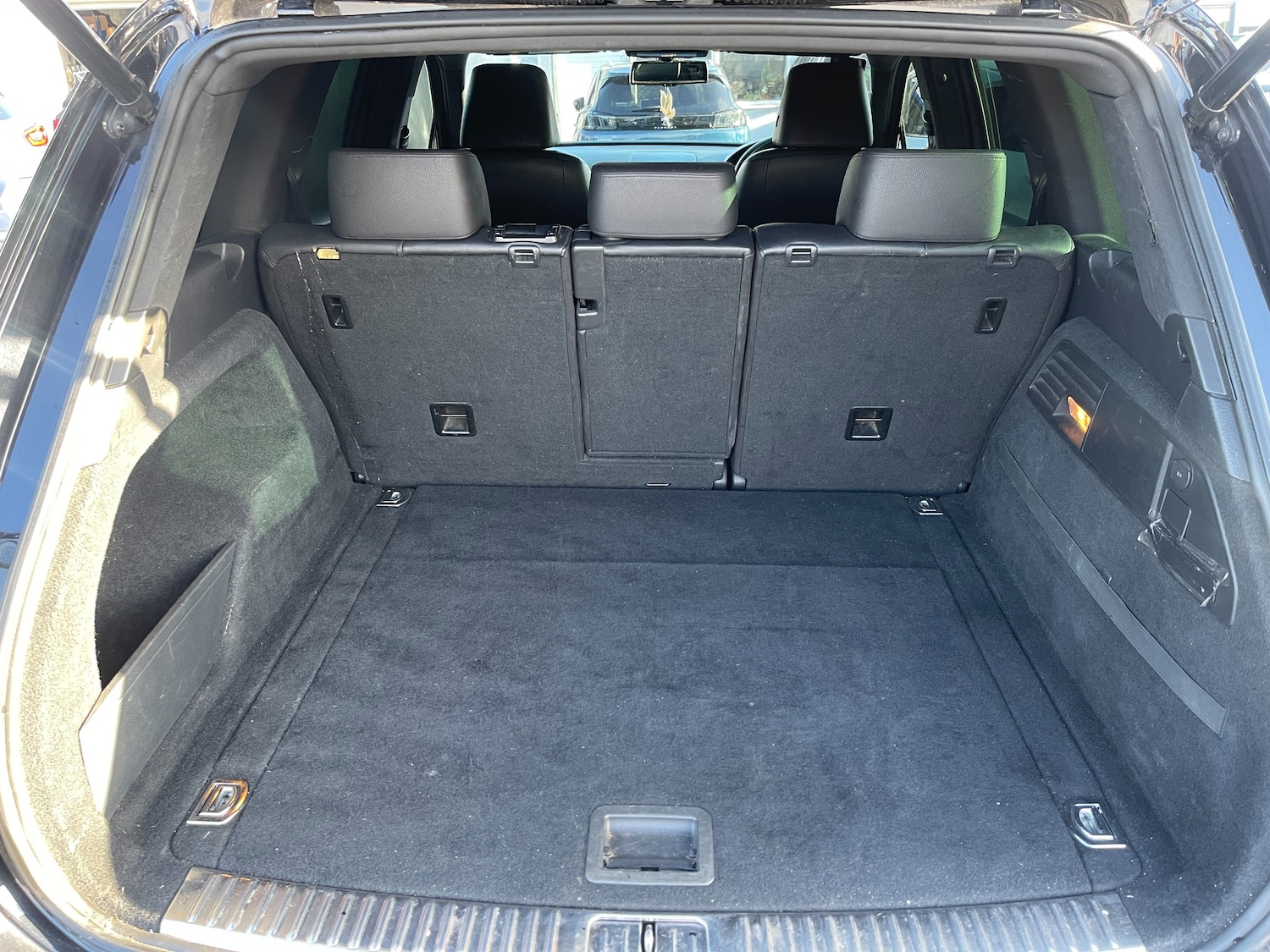 Used Volkswagen Touareg 2016 for sale - 77234035: Photo 36