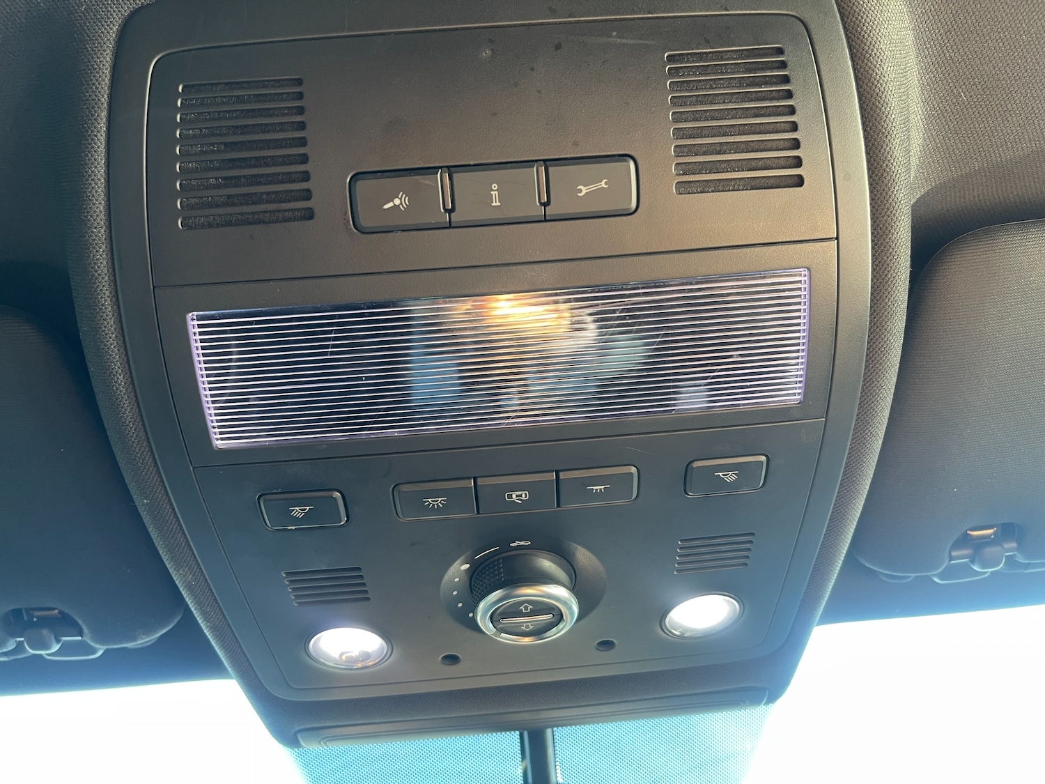 Used Volkswagen Touareg 2016 for sale - 77234035: Photo 51