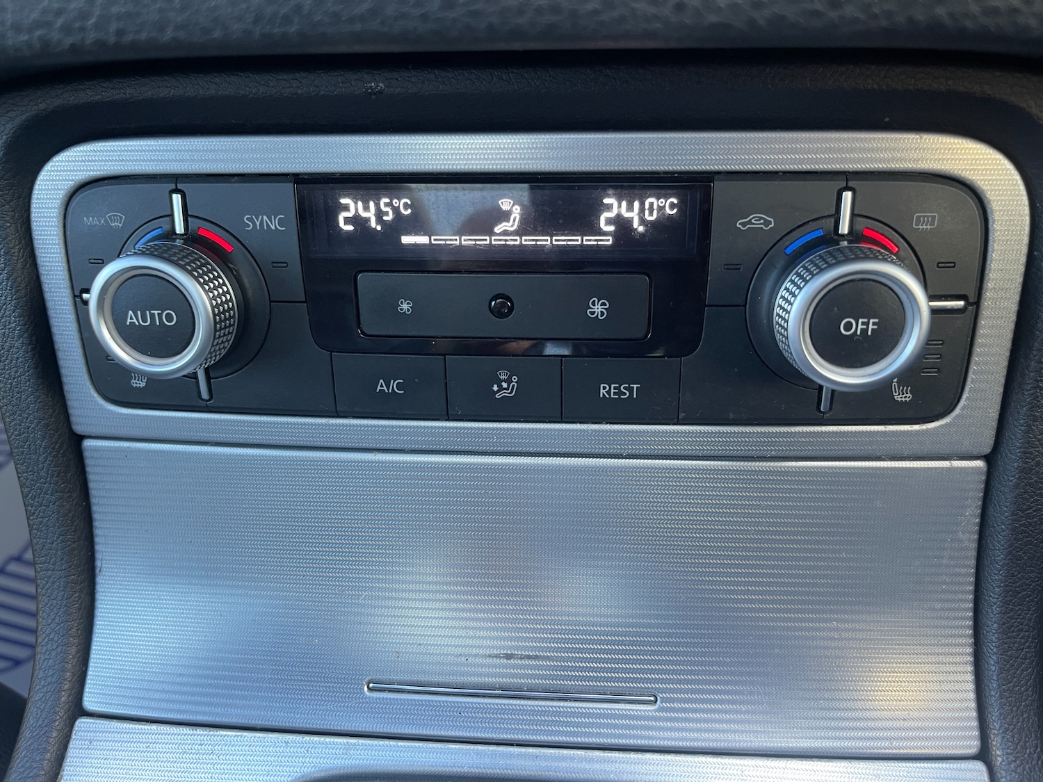 Used Volkswagen Touareg 2016 for sale - 77234035: Photo 63