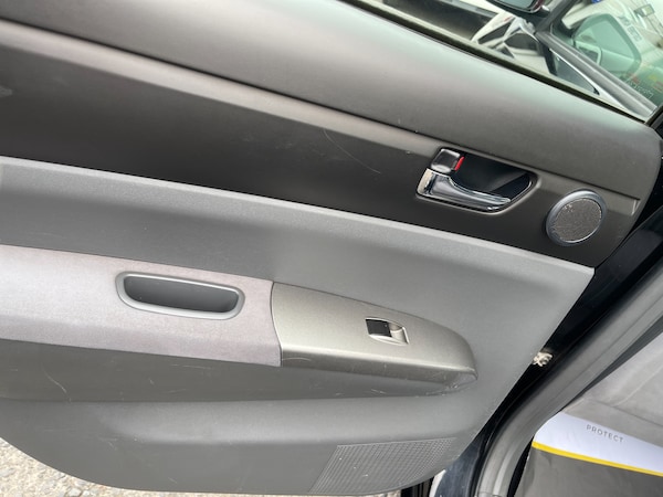 Used Toyota Prius 2005 for sale - 76219719: Photo 41