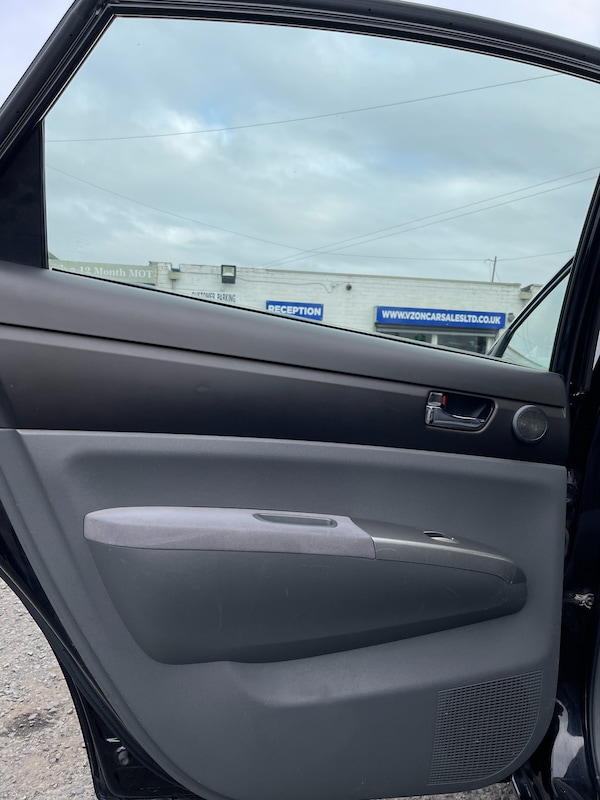 Used Toyota Prius 2005 for sale - 76219719: Photo 42