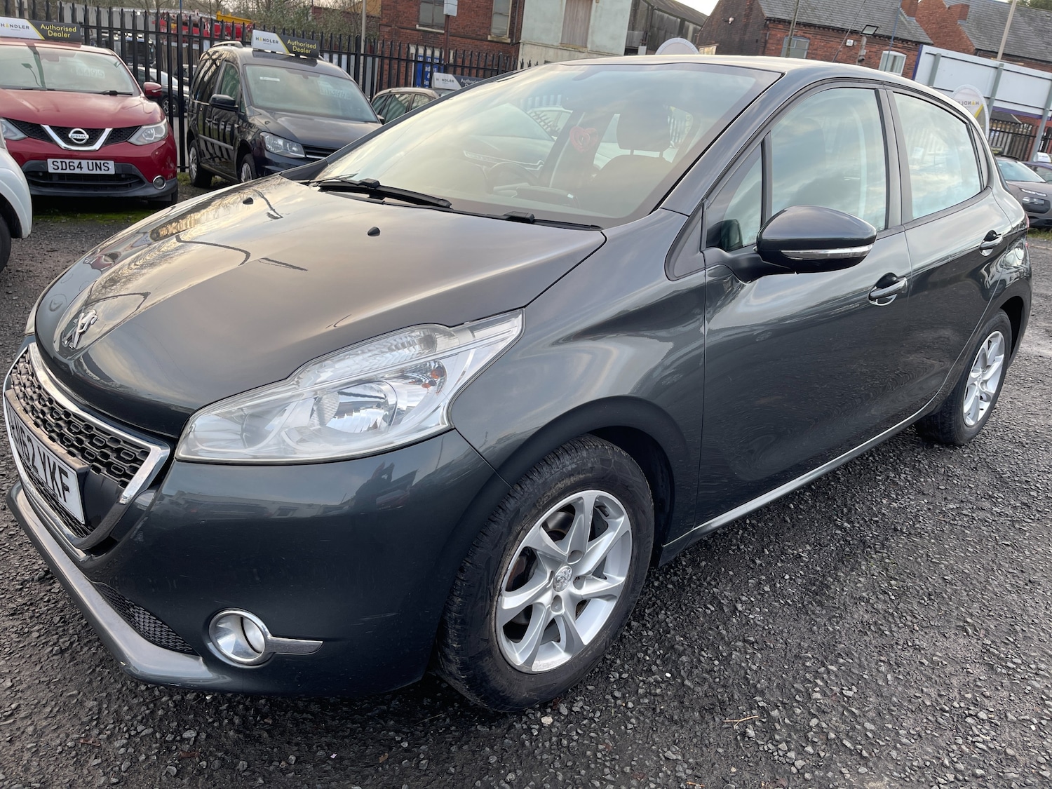 Used Peugeot 208 2013 for sale - 76972936: Photo 2