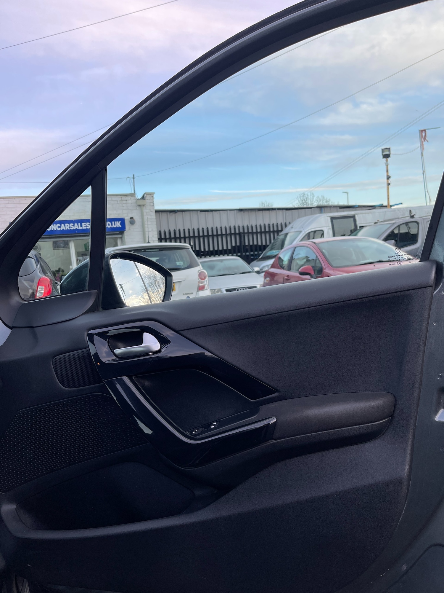 Used Peugeot 208 2013 for sale - 76972936: Photo 21