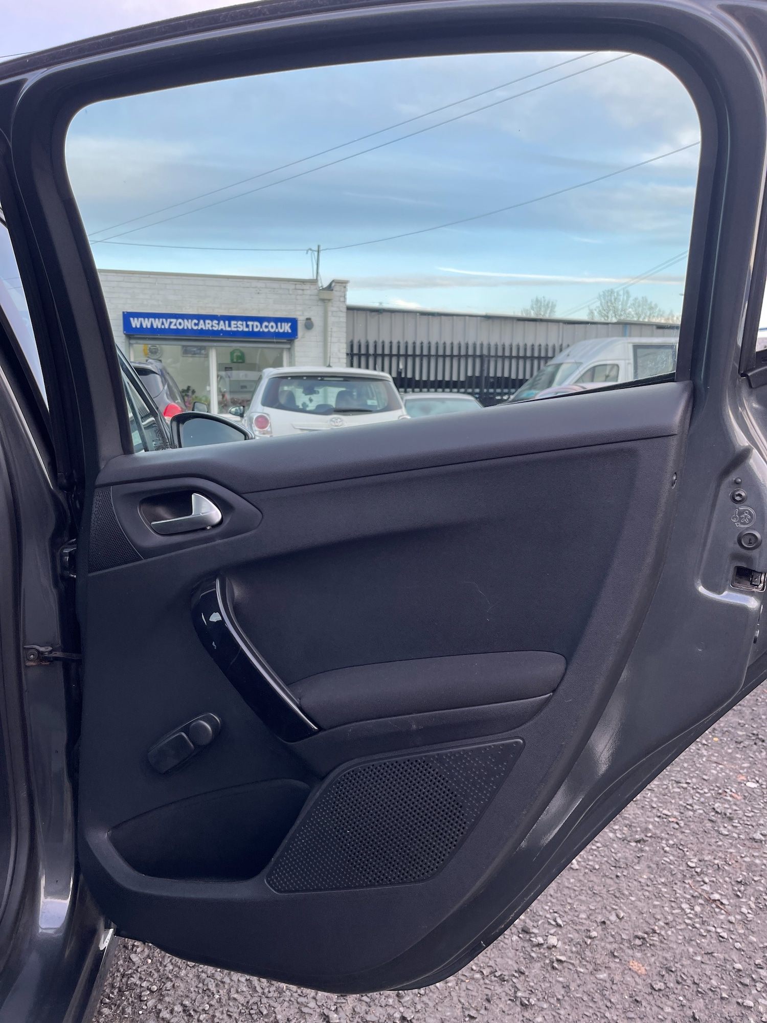 Used Peugeot 208 2013 for sale - 76972936: Photo 25