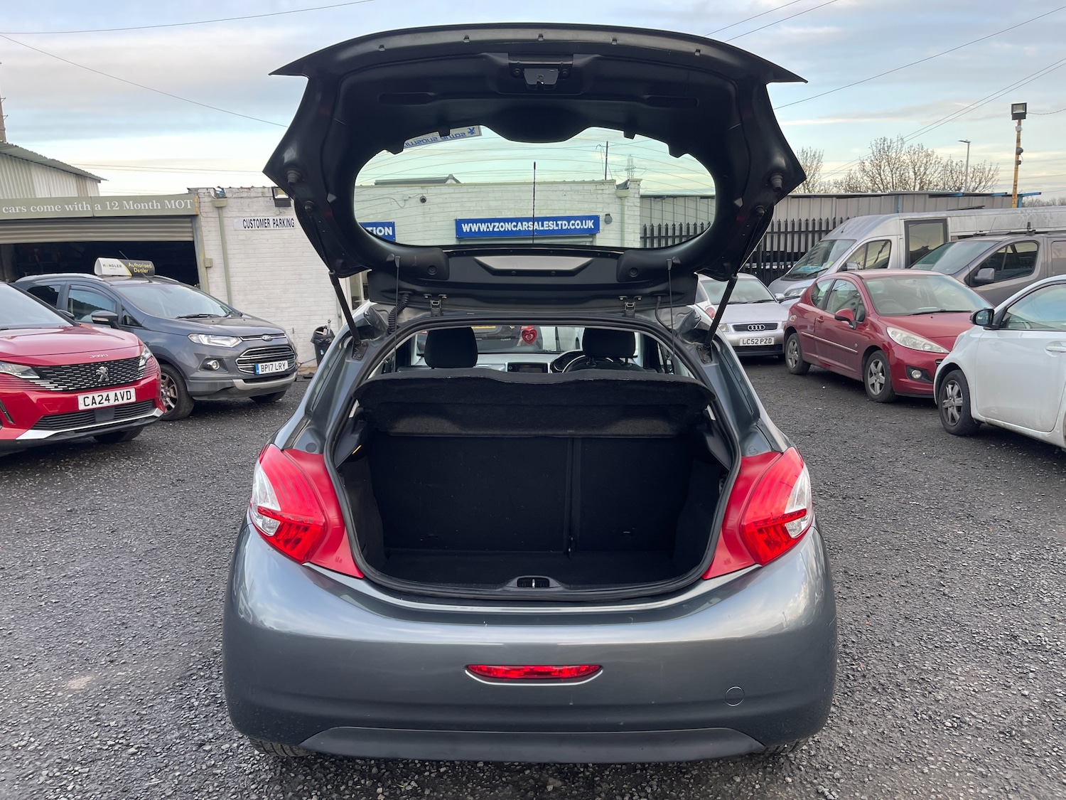 Used Peugeot 208 2013 for sale - 76972936: Photo 27