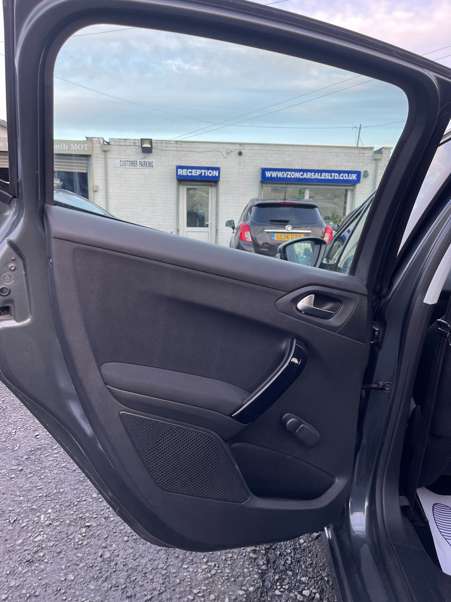 Used Peugeot 208 2013 for sale - 76972936: Photo 31