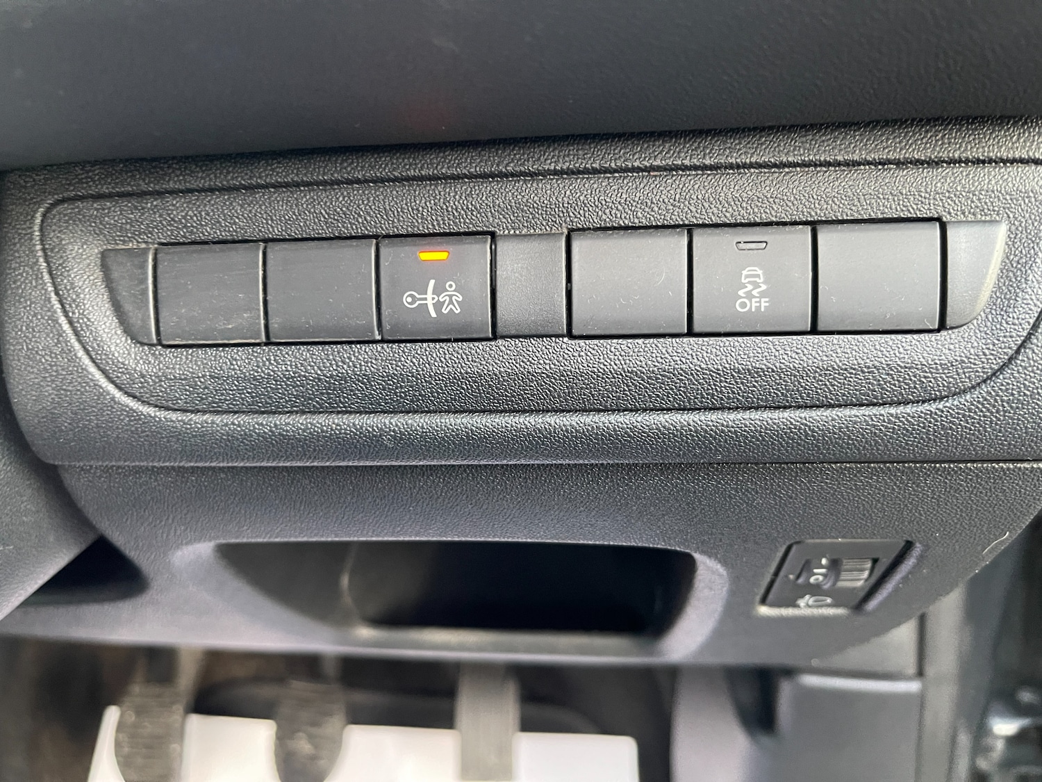 Used Peugeot 208 2013 for sale - 76972936: Photo 46