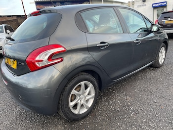 Used Peugeot 208 2013 for sale - 76972936: Photo