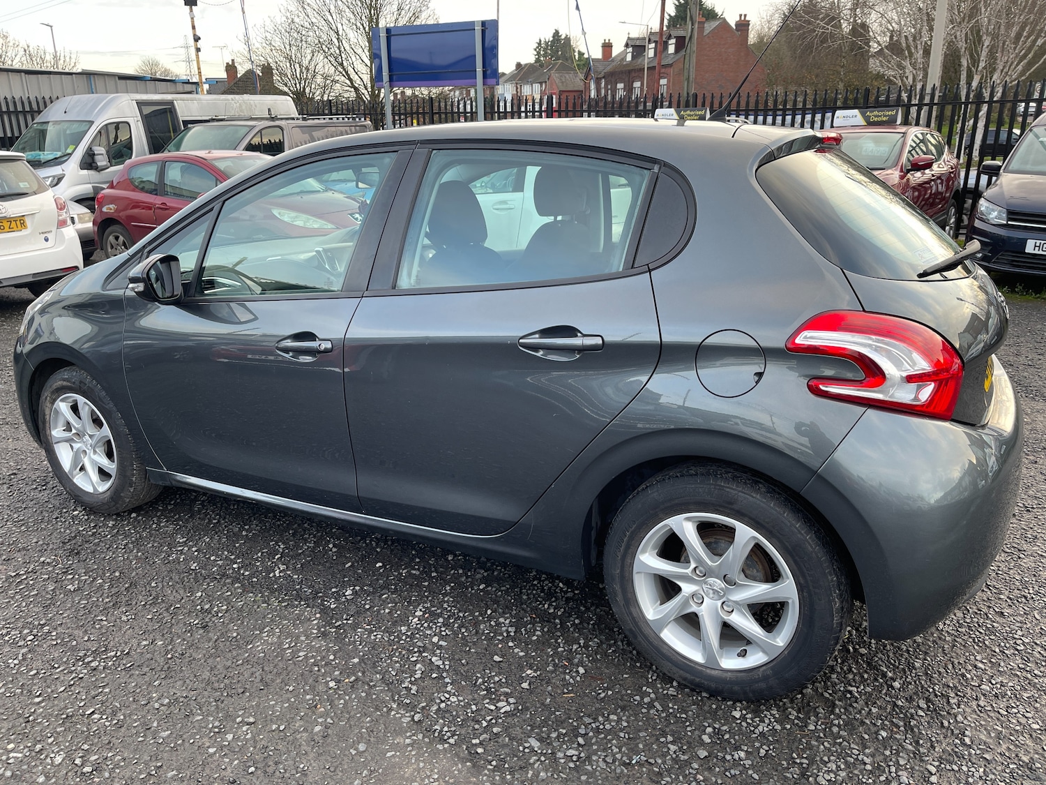 Used Peugeot 208 2013 for sale - 76972936: Photo 5