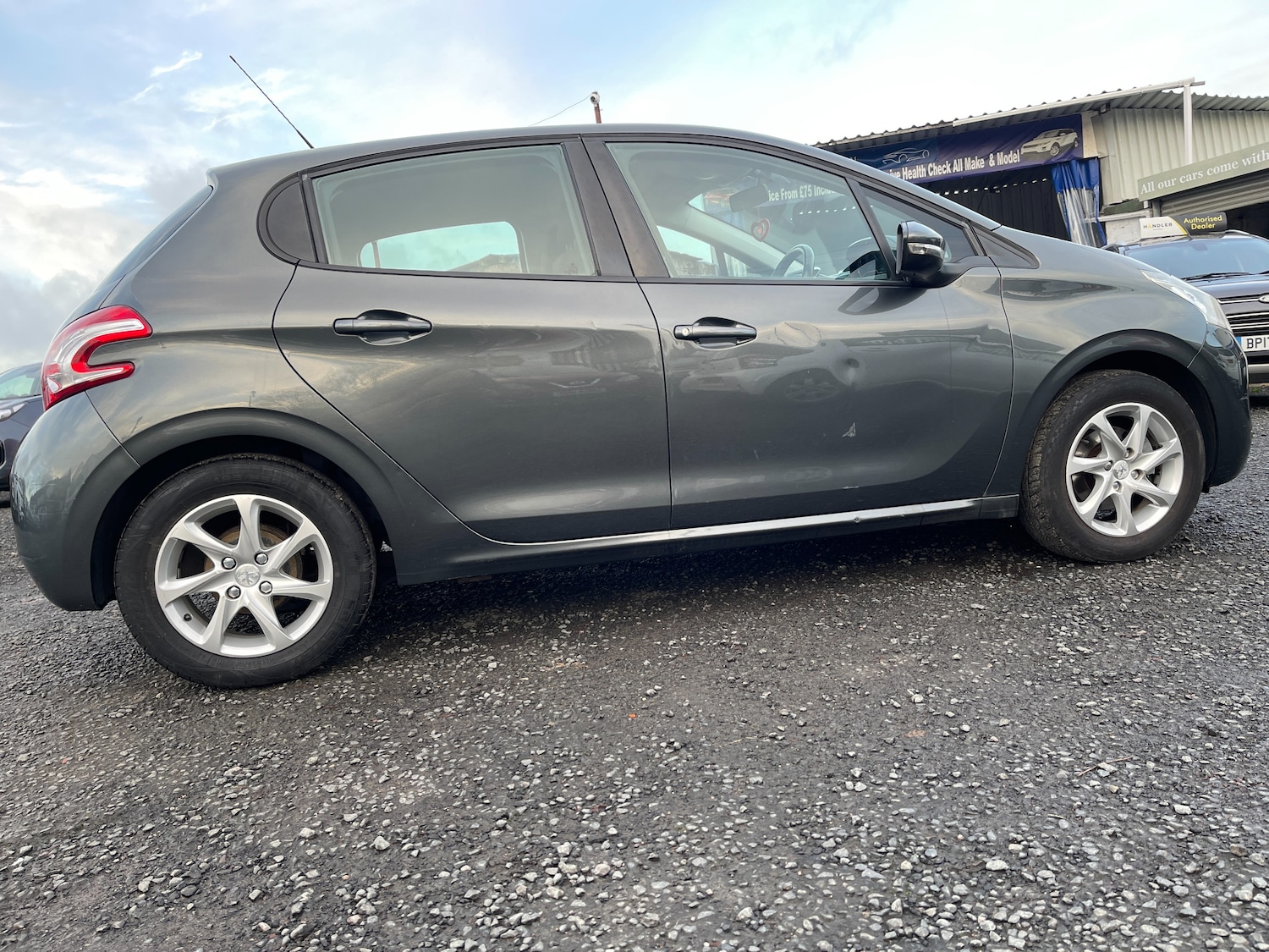 Used Peugeot 208 2013 for sale - 76972936: Photo 6