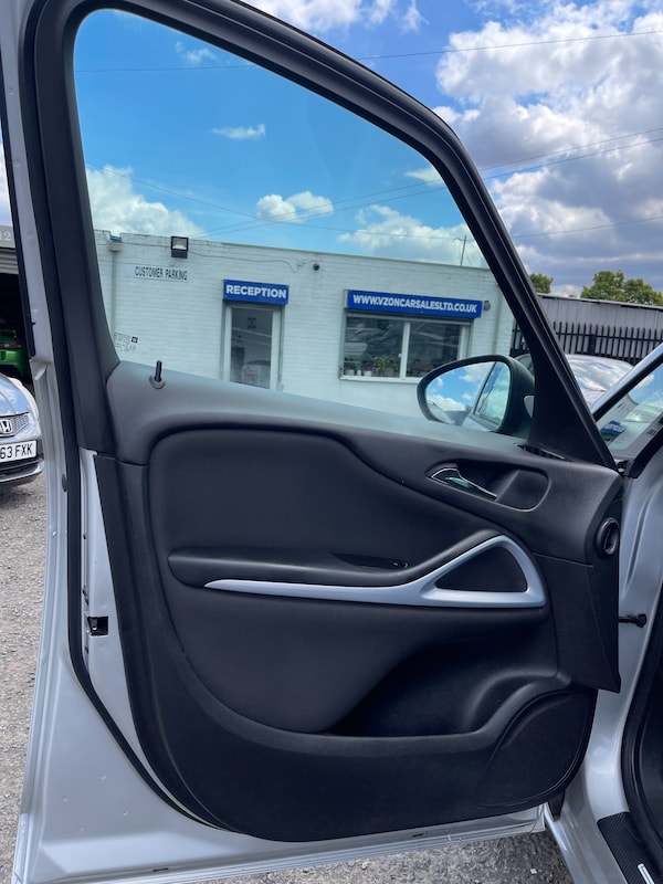 Used Vauxhall Zafira Tourer 2017 for sale - 75196649: Photo 41