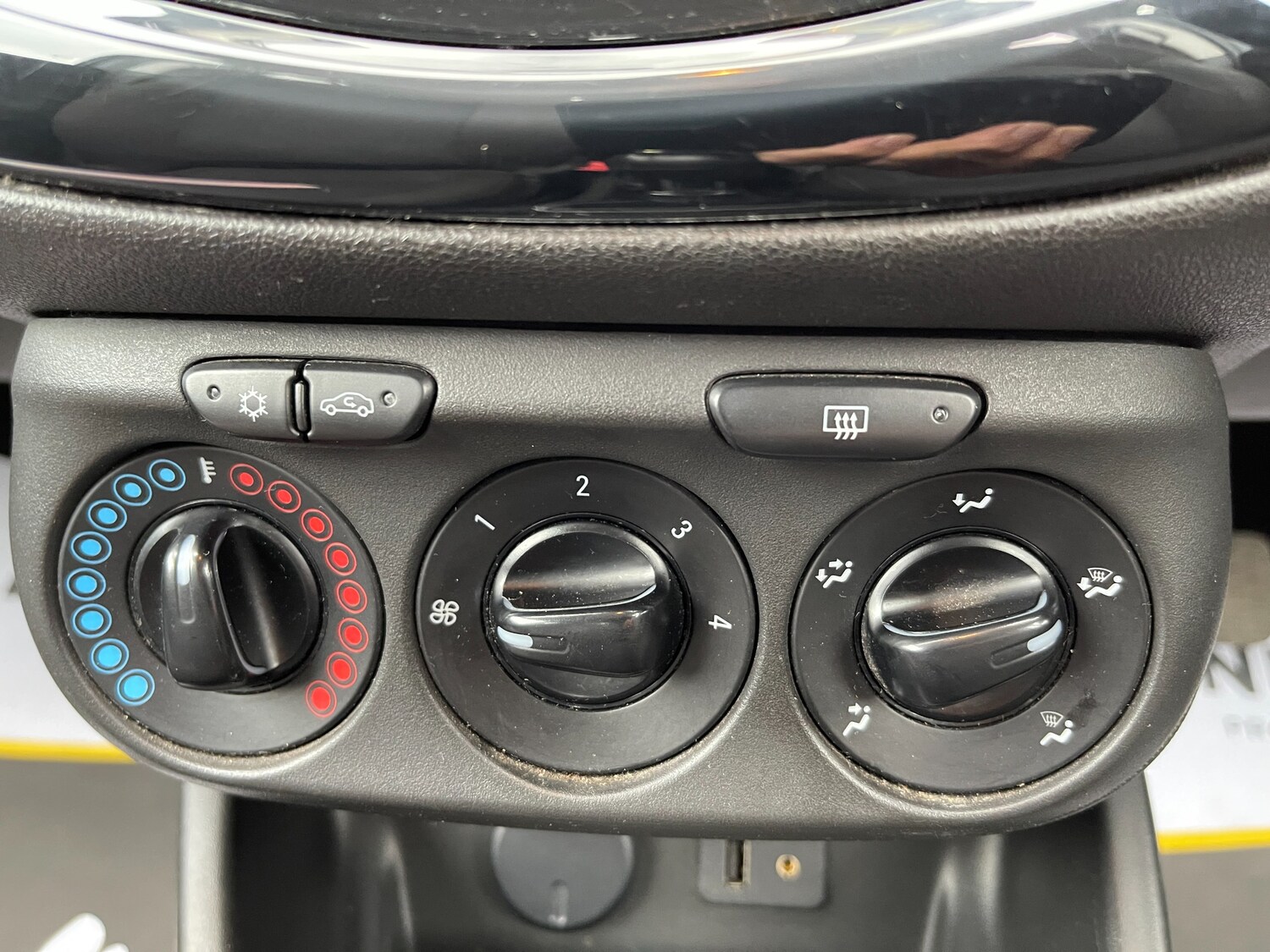 Used Vauxhall Corsa 2015 for sale - 76292866: Photo 29