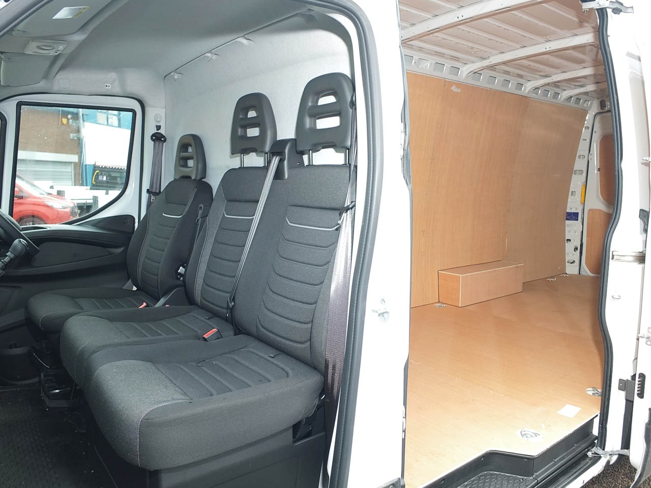 Used Iveco Daily 2024 for sale - 77996945: Photo 5