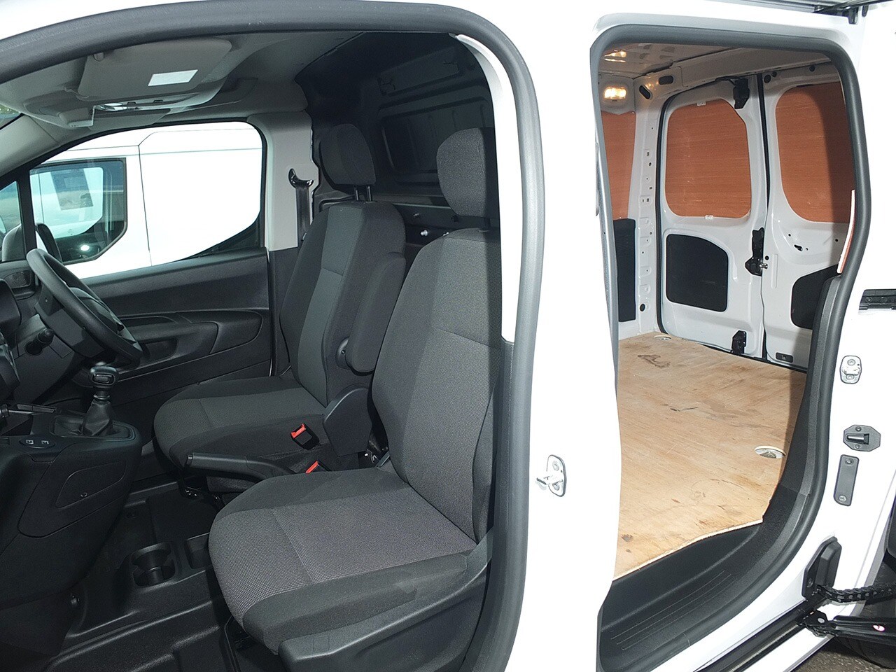 Used Vauxhall Combo 2024 for sale - 75760050: Photo 5