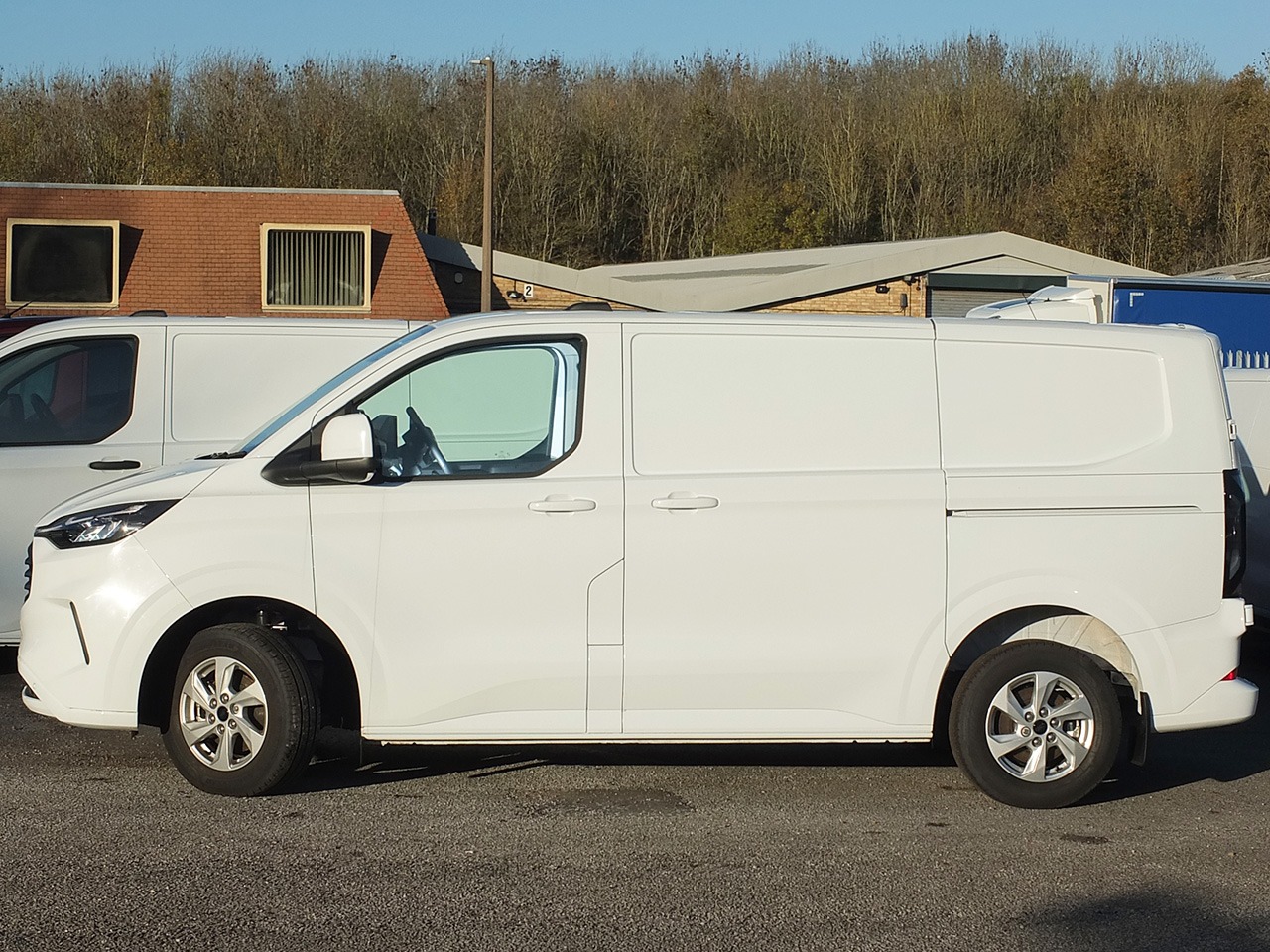 Used Ford Transit Custom 2023 for sale - 76763372: Photo 2
