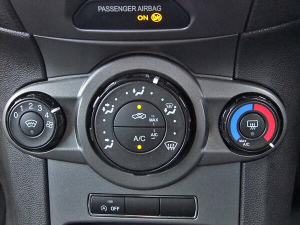 Used Ford Fiesta Van 2016 for sale - 69069864: Photo 11
