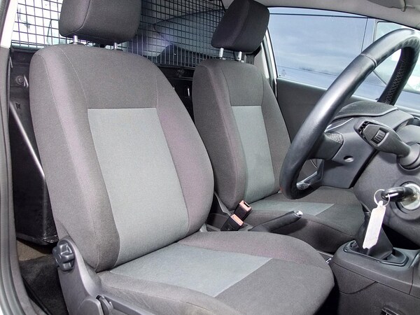 Used Ford Fiesta Van 2016 for sale - 69069864: Photo 15