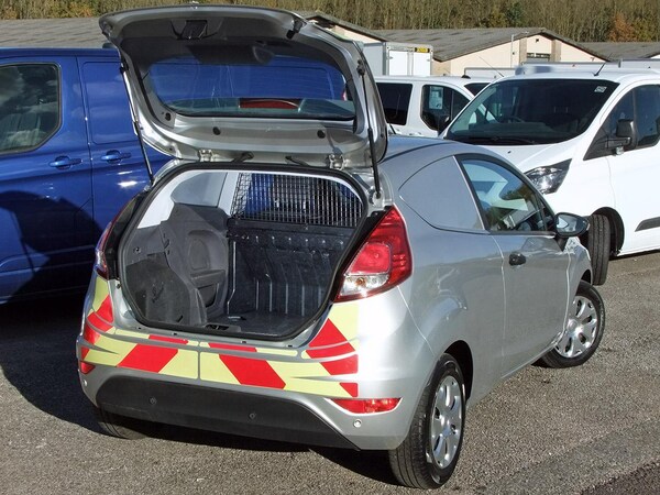 Used Ford Fiesta Van 2016 for sale - 69069864: Photo 16