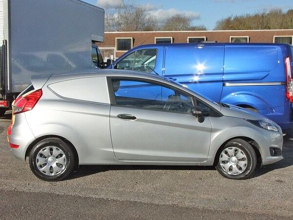 Used Ford Fiesta Van 2016 for sale - 69069864: Photo 23