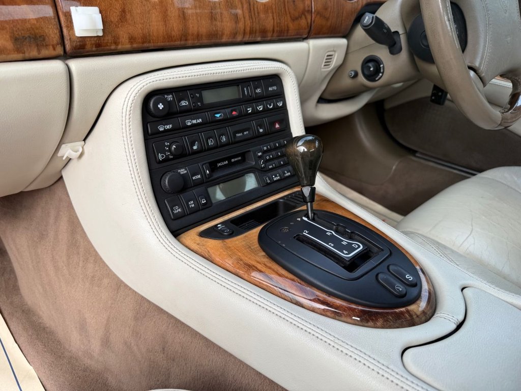 Used Jaguar XKR 1998 for sale - 76509674: Photo 34