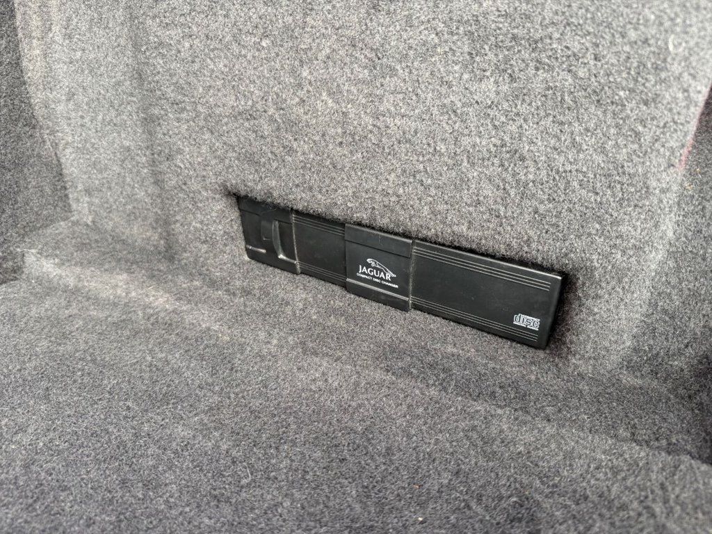 Used Jaguar XKR 1998 for sale - 76509674: Photo 44