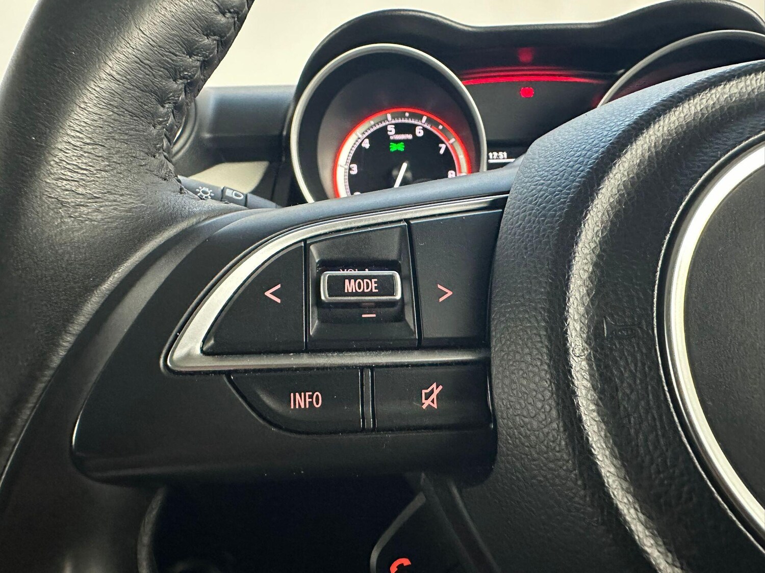 Used Suzuki Swift 2023 for sale - 76214204: Photo 26